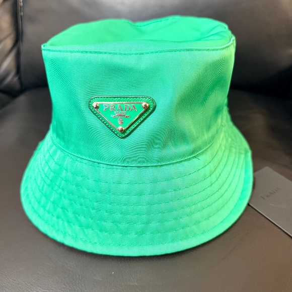 Prada Accessories - WOMEN'S PRADA GREEN RE-NYLON BUCKET HAT LOGO PLAQUE ONE SIZE